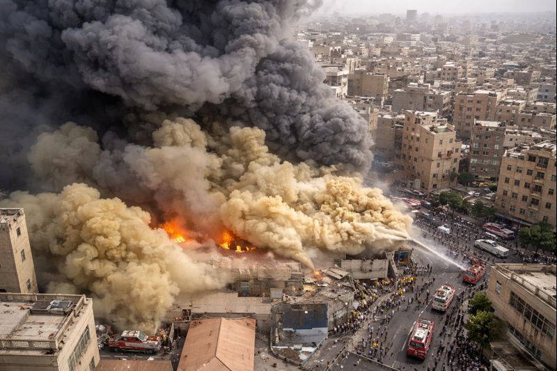 Incendio en bazar de Teherán este martes: fuego arrasa Jannat Abad