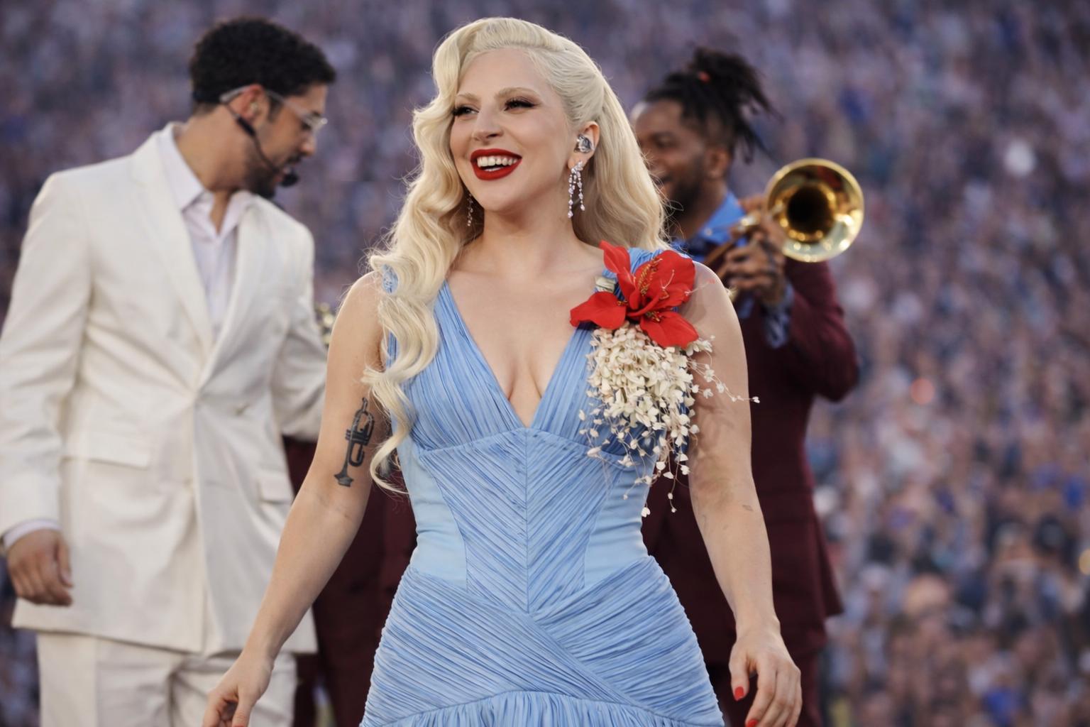 El vestido de Lady Gaga y la flor Maga en el Super Bowl: su look