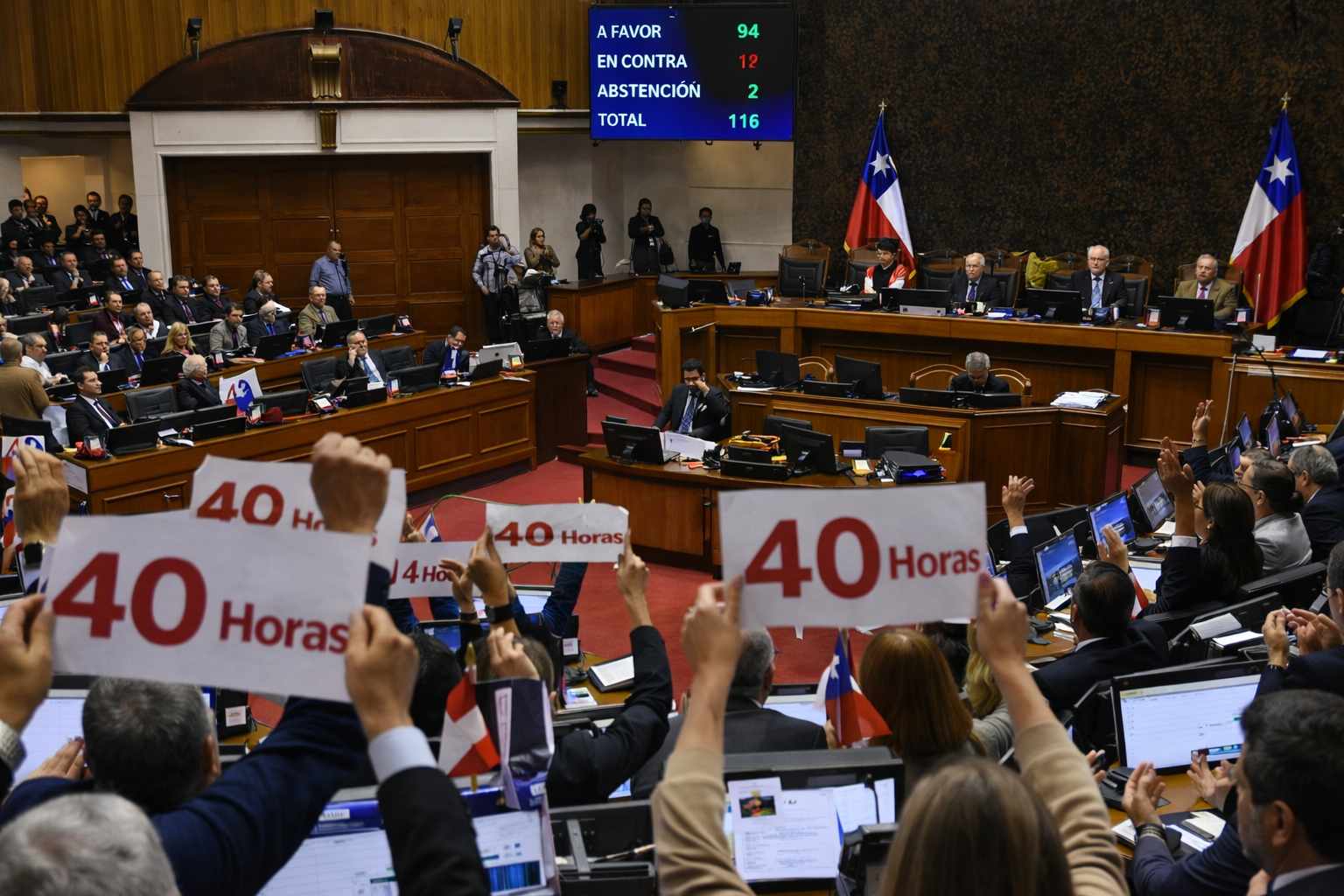 Senado aprueba reducción gradual de jornada laboral a 40 horas semanales