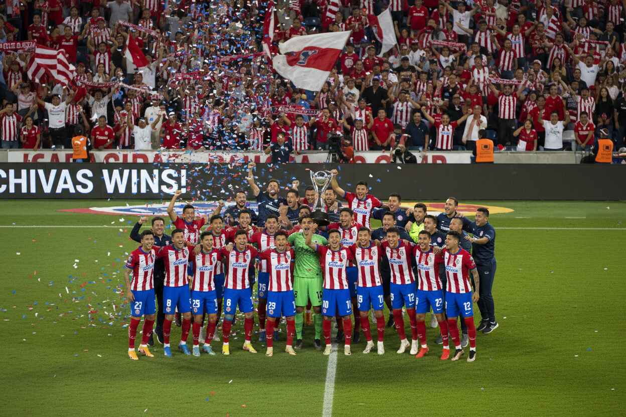 Chivas en crisis: Dos partidos sin ganar y riesgo de caer del liderato.