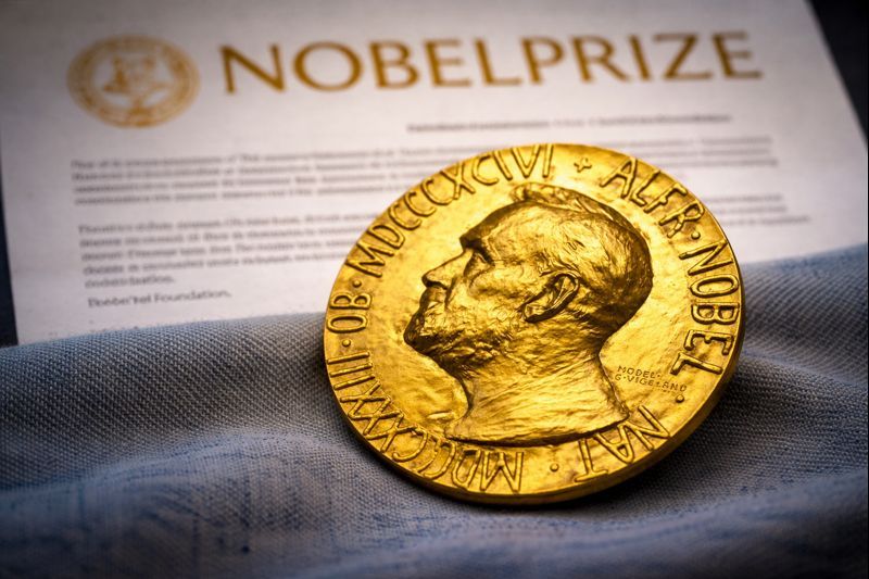 Fundación Nobel rechaza regalo simbólico de María Corina Machado a Trump