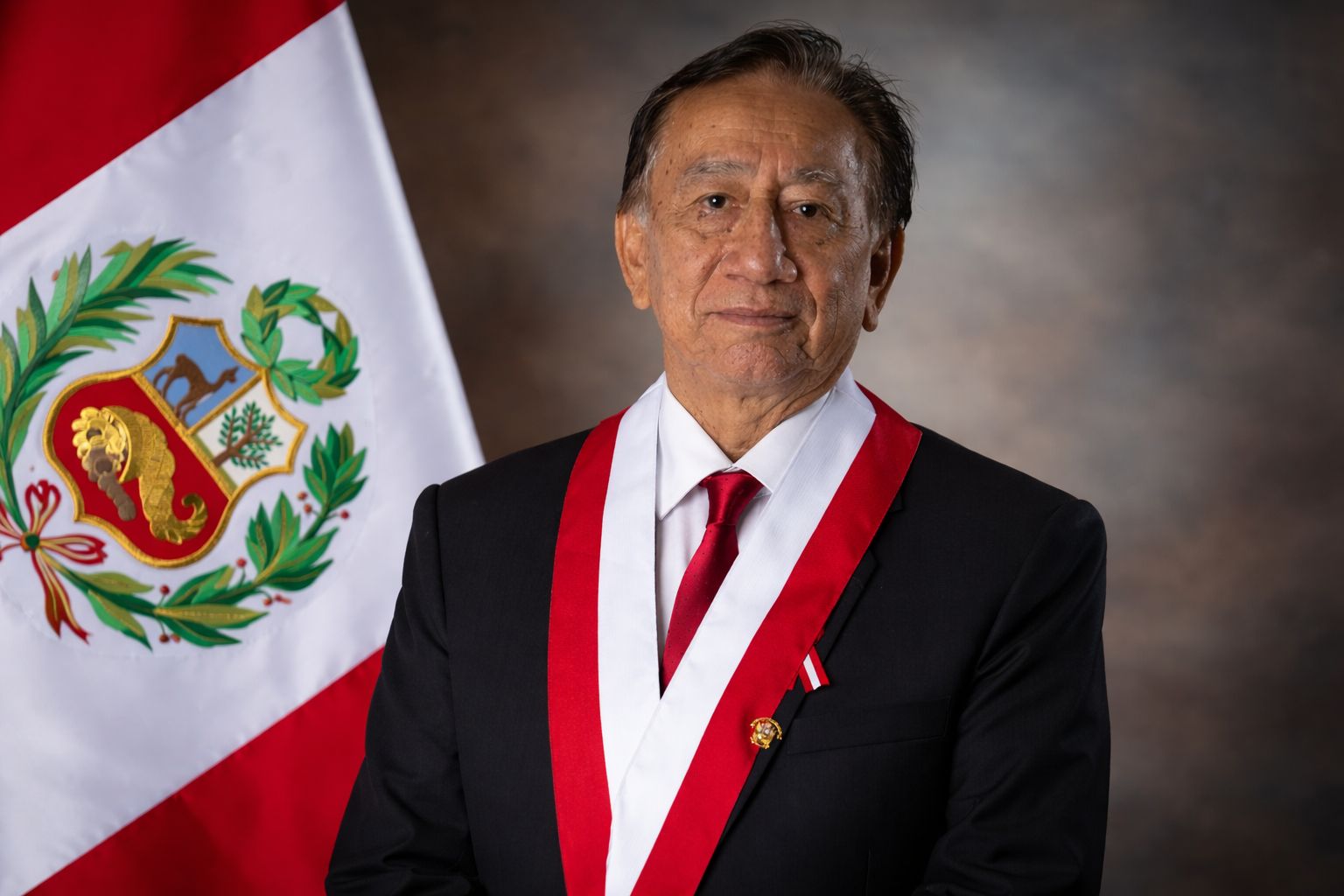 Perú nombra a José María Balcázar presidente interino tras nueva crisis política
