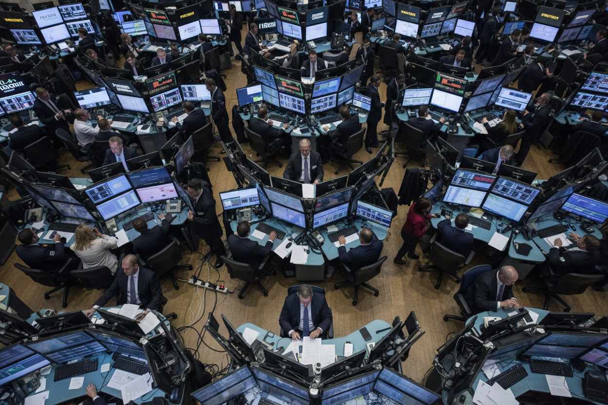 Wall Street se dispara tras reapertura del estrecho de Ormuz