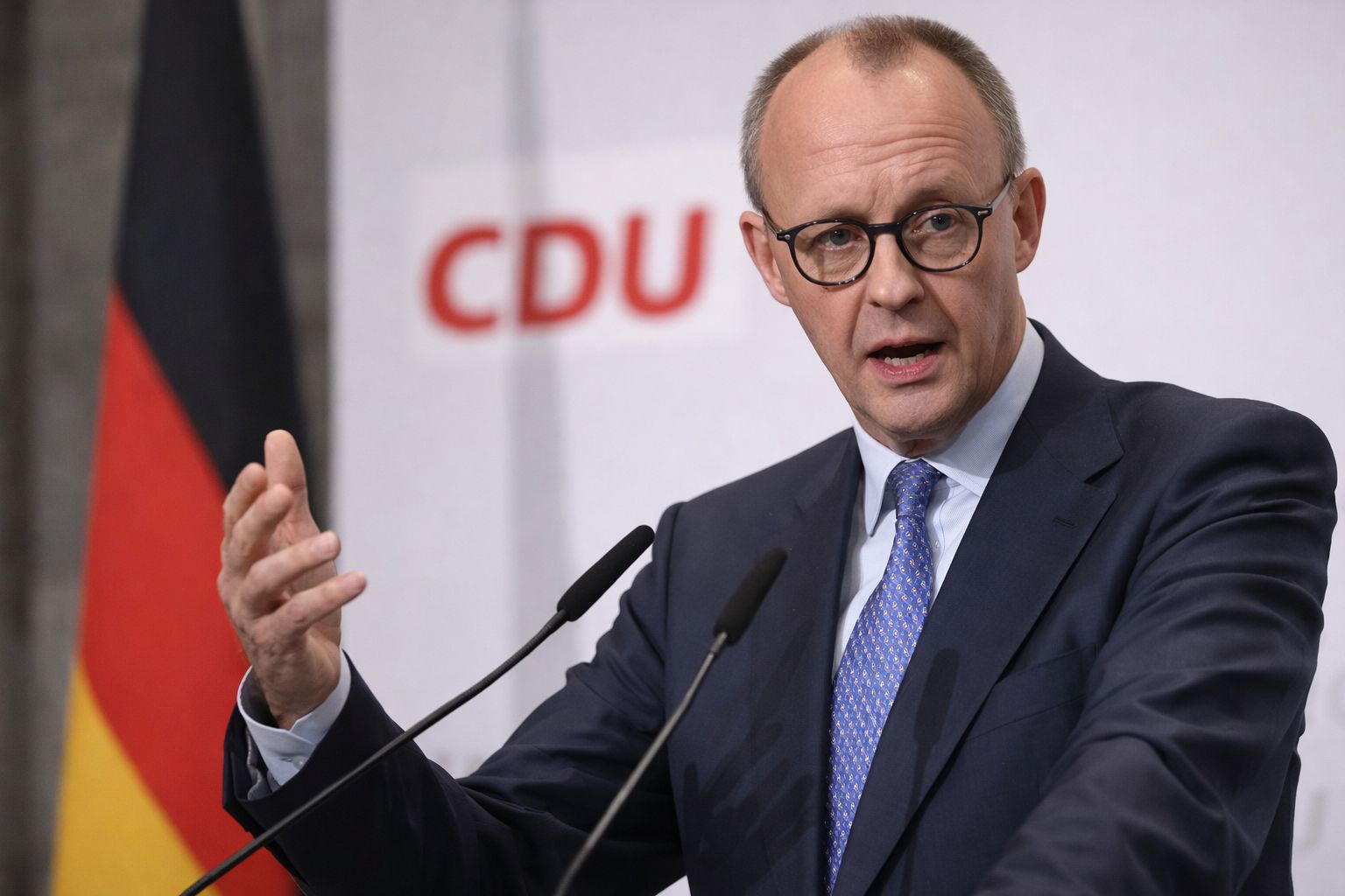 Merz: 'Declarar la guerra' a las noticias falsas y la IA en las redes sociales