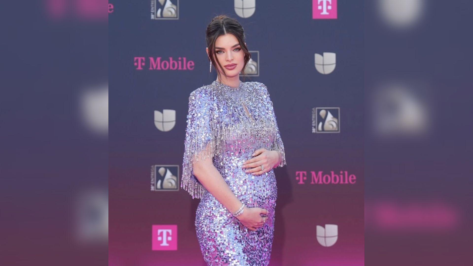 Nadia Ferreira presume embarazo en Premio Lo Nuestro; Marc Anthony abrió la gala