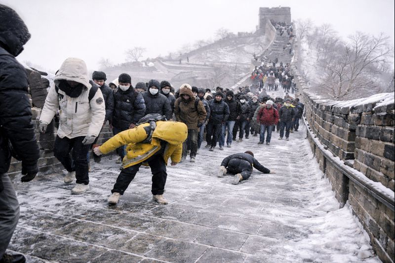 La Gran Muralla China se cubre de hielo: peligrosa pista de hielo para turistas