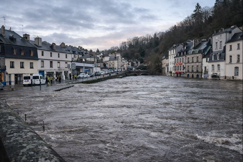 El río Laïta se desborda y deja imágenes impactantes en Quimperlé, Francia