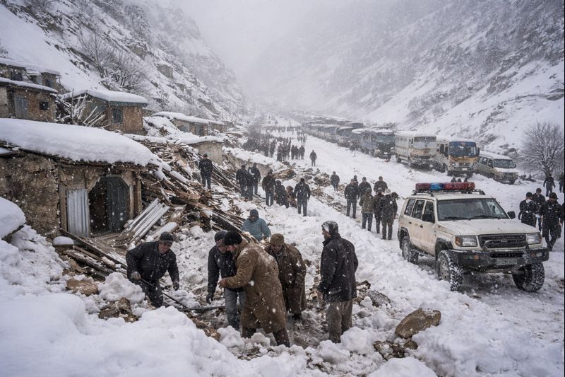 61 muertos por nevadas y lluvias en Afganistán, carreteras bloqueadas