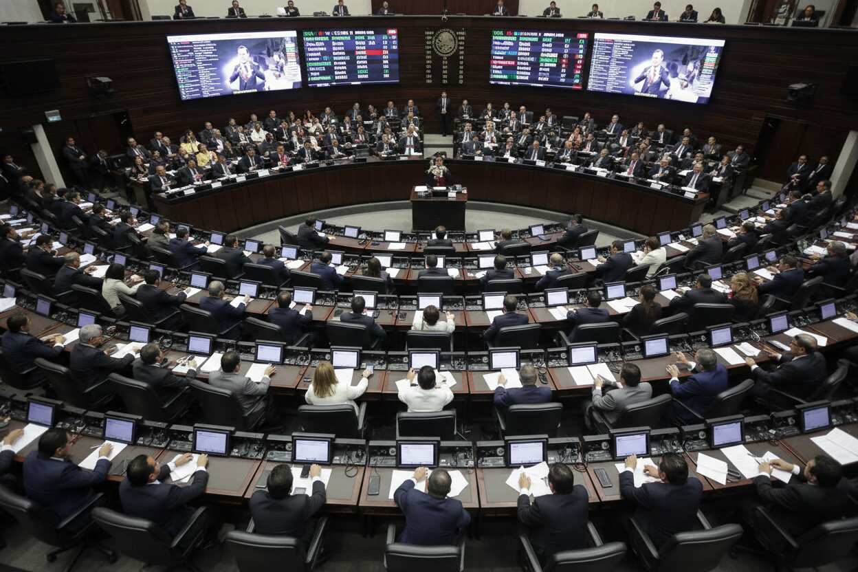 Reforma elimina pensiones doradas: San Lázaro aprueba límite del 50% al salario presidencial