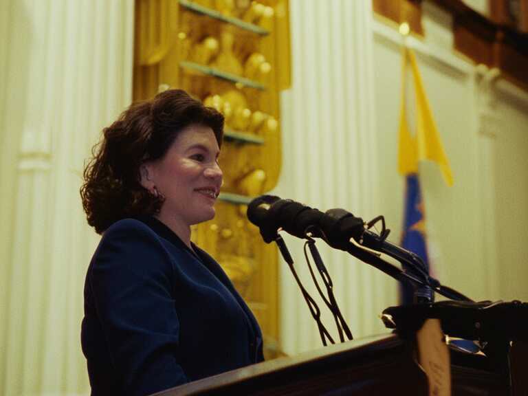 Prohibición de dispositivos electrónicos en escuelas públicas de Nueva York: ¿un cambio necesario?