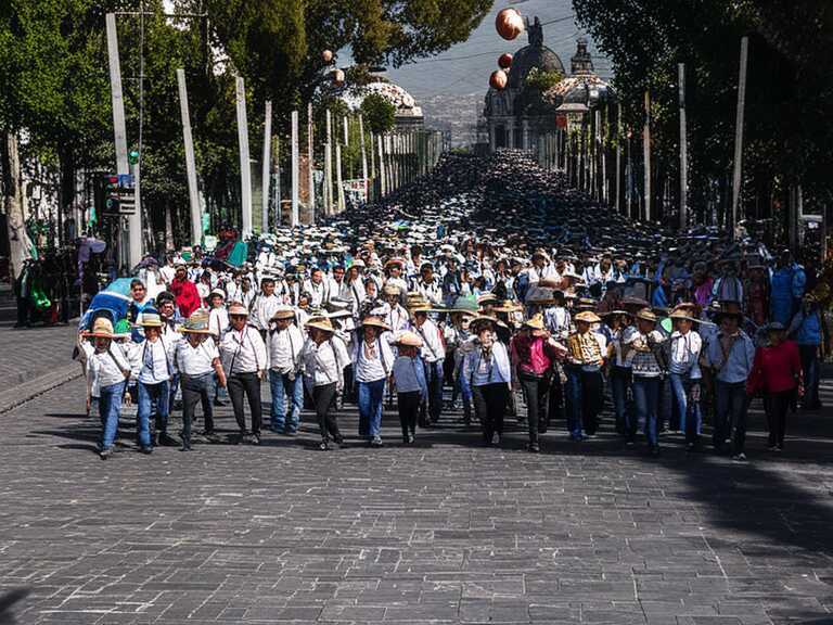 CNTE inicia marcha hacia el Zócalo; exigen abrogación de leyes y mejoras para maestros