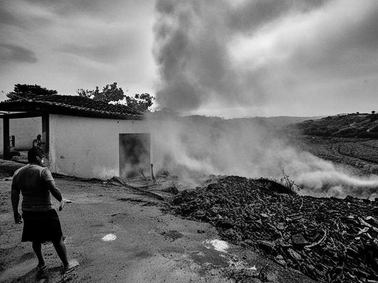 Incendio por acumulación de objetos destruye dos habitaciones en Saltillo