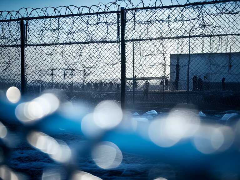 ICE libera a indocumentados por exceso de capacidad en centros de detención