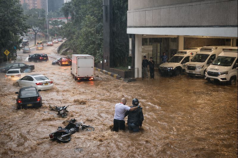 Inundaciones severas afectan a Medellín tras intensas lluvias