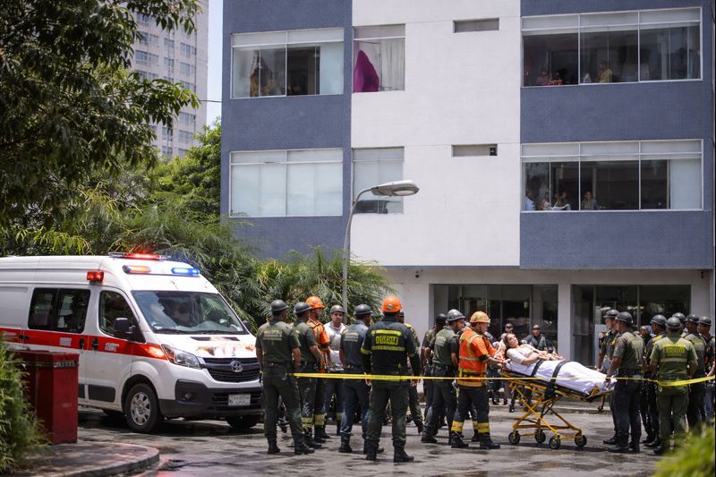 Joven de 28 años sobrevive tras lanzarse desde el octavo piso de un edificio